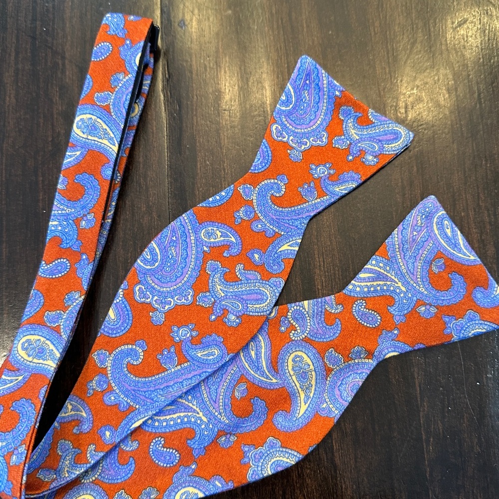 Ike Behar Paisley Bow Tie in orange and Blue